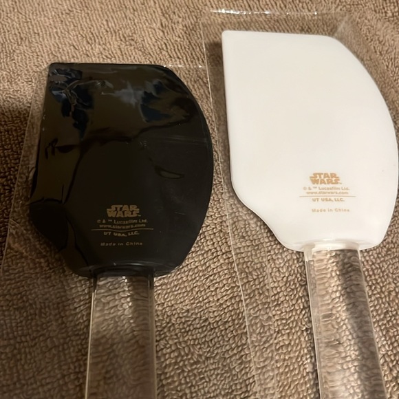 Two Star Wars spatulas “Star Wars” and “join the dark side” 1 black 1 white New - Picture 2 of 5